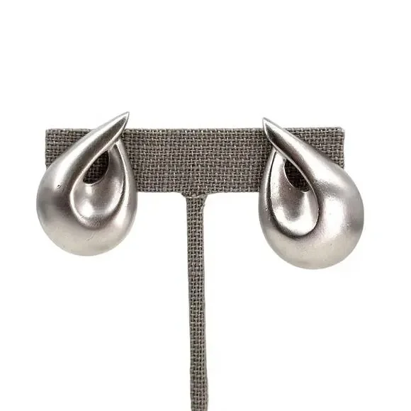 Monet Clip On Earrings Brushed Satin Silver Tone Teardrop Shape Vintage - Picture 4 of 7
